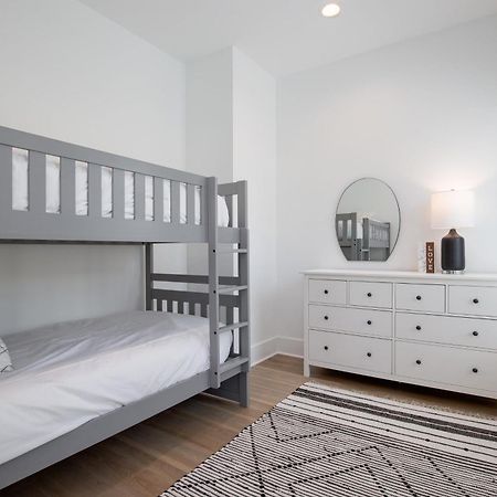 Mockingbird By Avantstay Modern Design Minutes From The Beach โรสแมรีบีช ภายนอก รูปภาพ